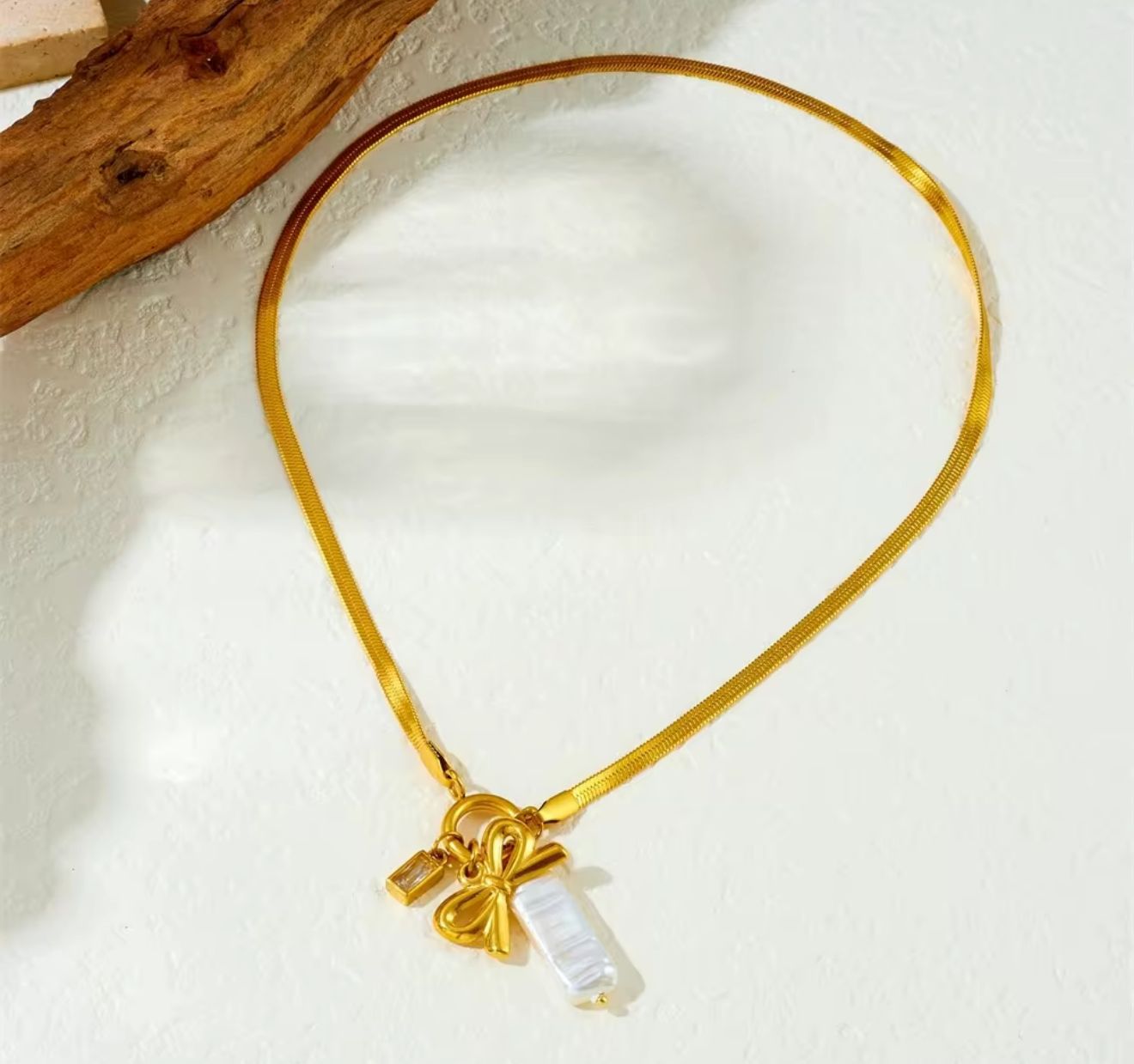 Bow charm snake necklace