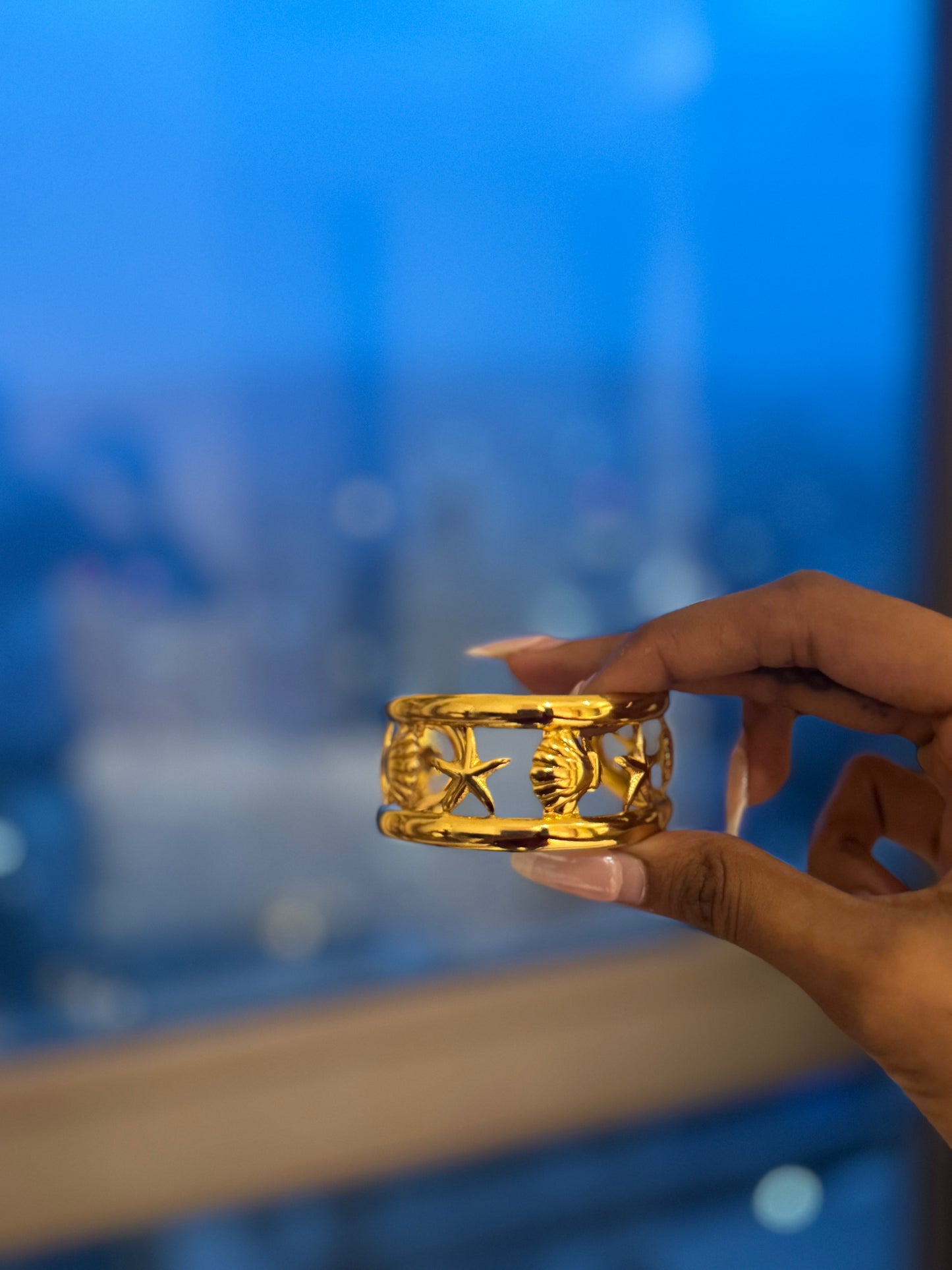 Sea shell cuff