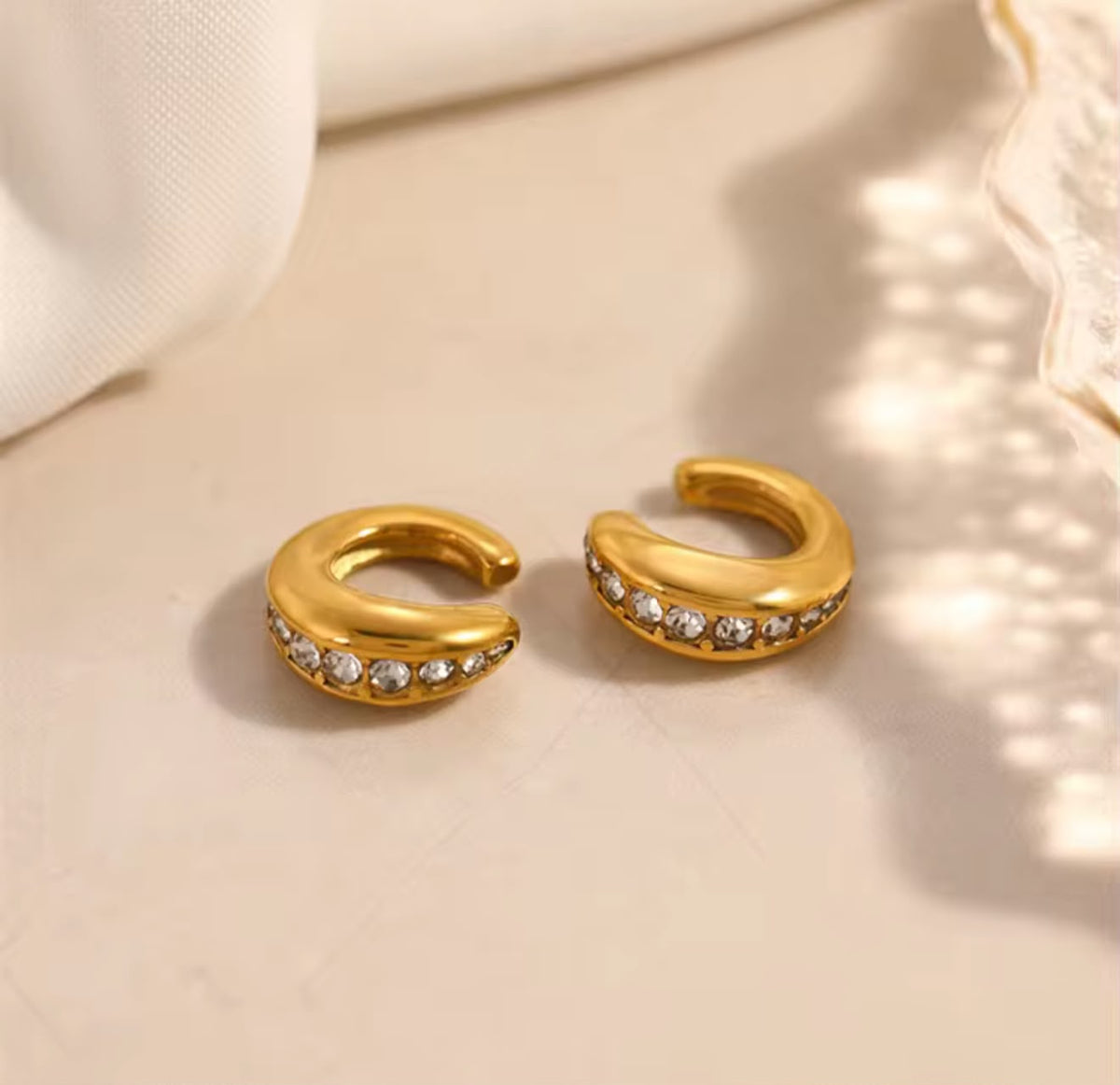Celine ear cuff (in pair)