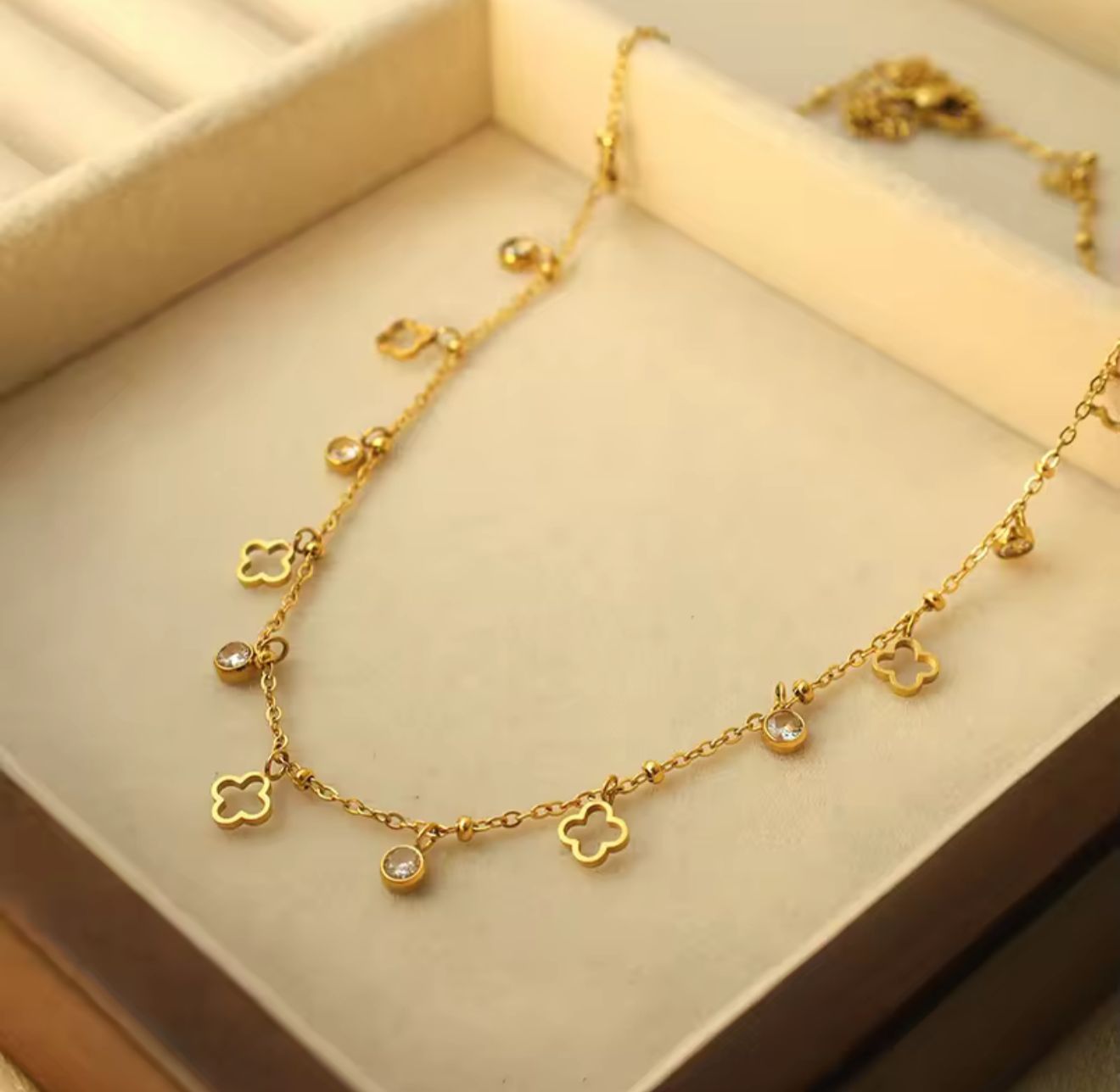 Vanta necklace