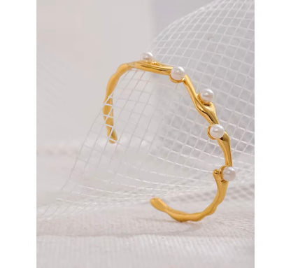 White Kada