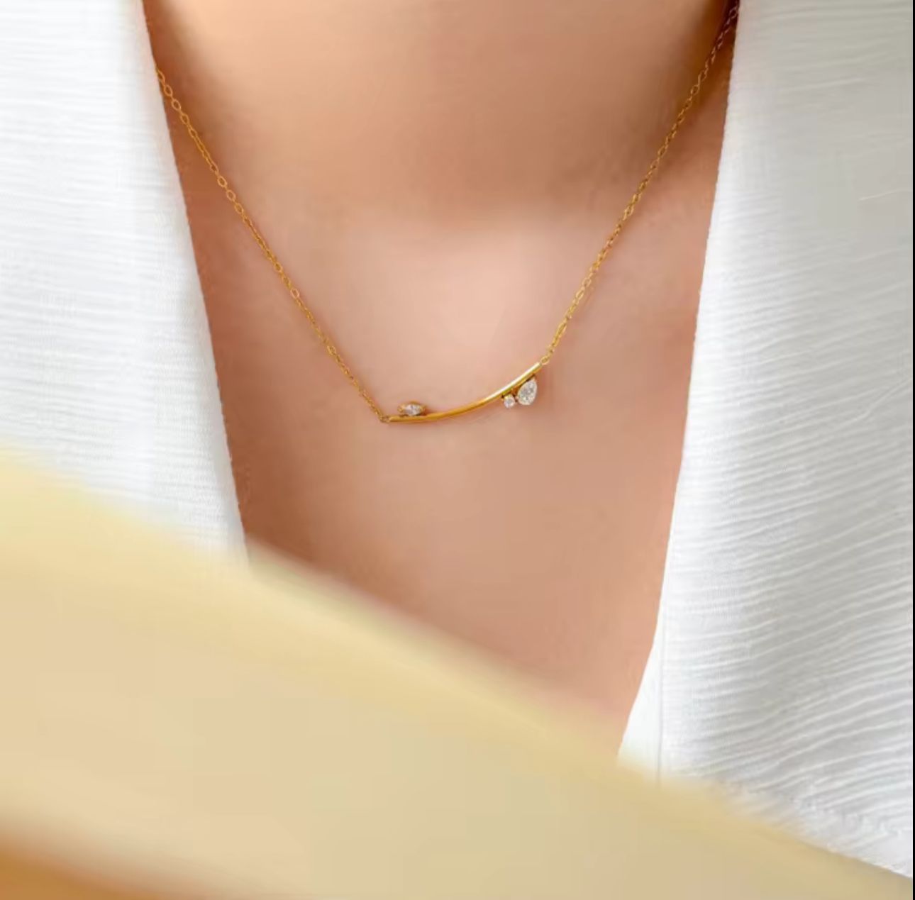 Nova line necklace