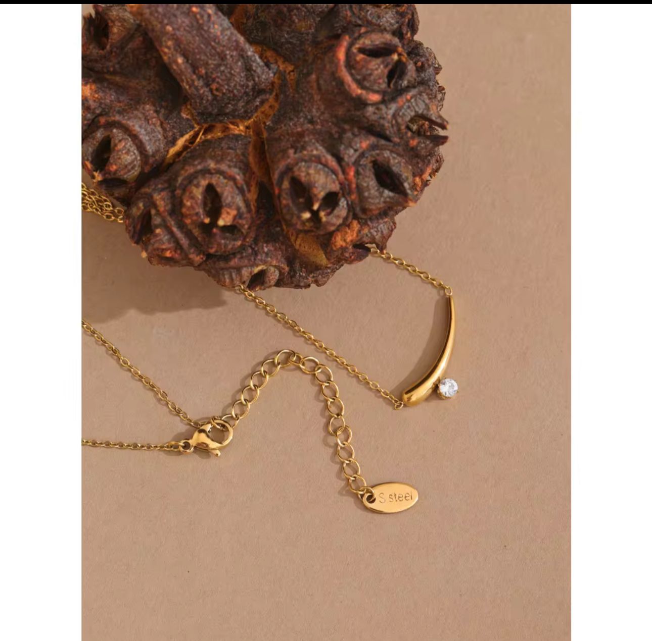 Viora Necklace