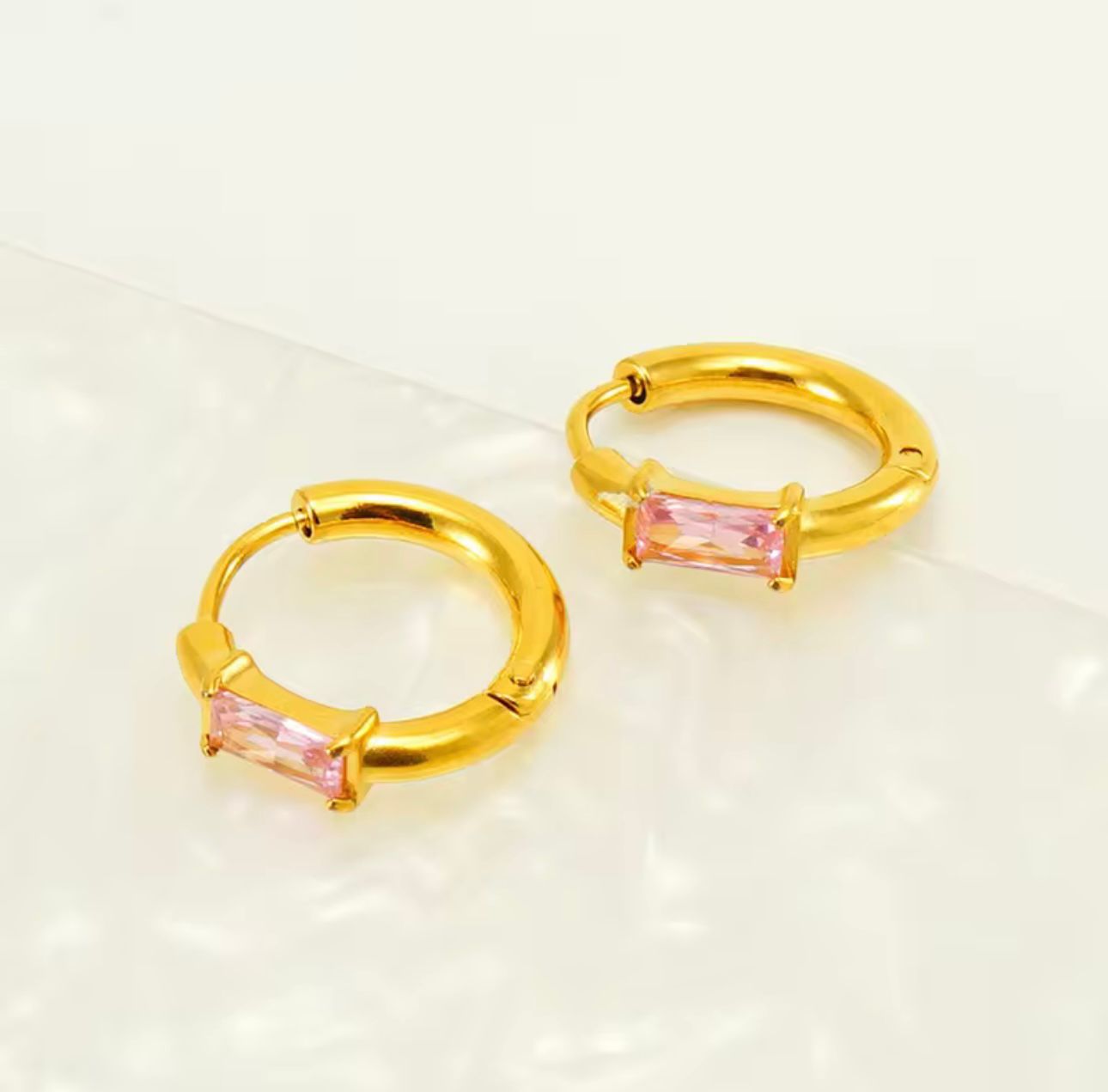 Lia Hoops